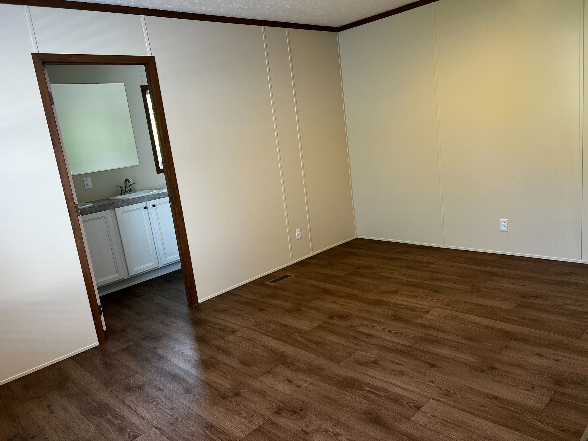 Building Photo - 709 N Collins Fwy