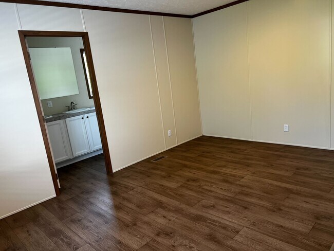 Building Photo - 709 N Collins Fwy