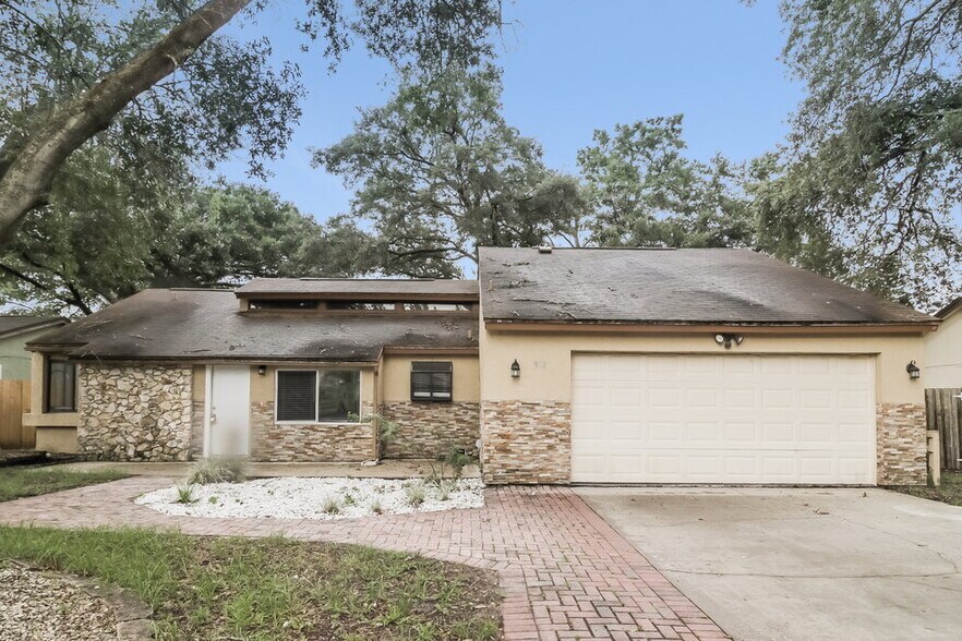 Primary Photo - 978 Windsong Cir