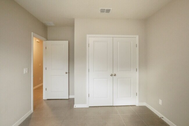 Building Photo - 18 Peterlee Ct