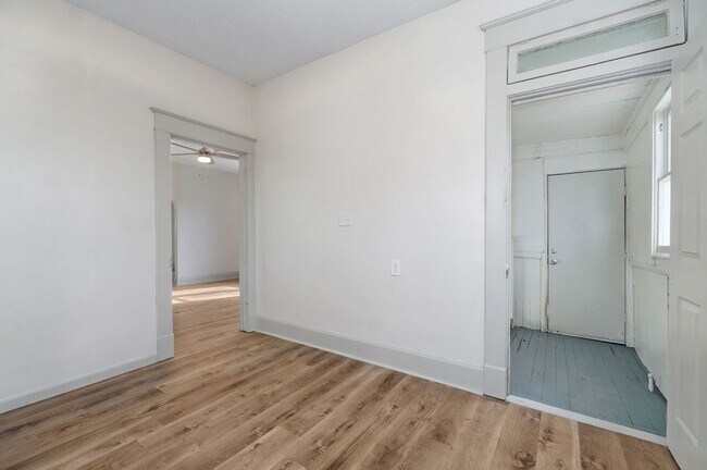 Building Photo - Remodeled 2 bedroom, 1 bathroom home for r...