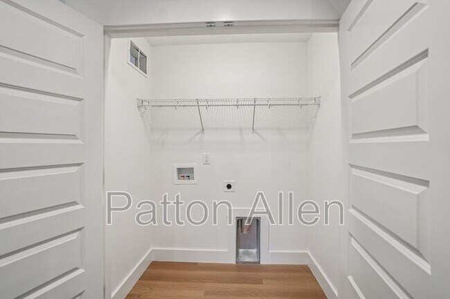 Building Photo - 7 Bolton St