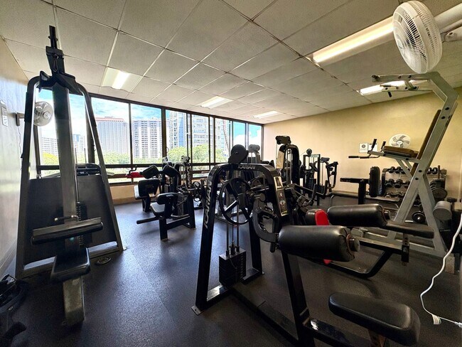 Building Photo - Available Now- 1 BED/1 BATH/2 PRKG in Chateau Waikiki! ALL Utilities Included, 6 Mo. Lease, Fully...