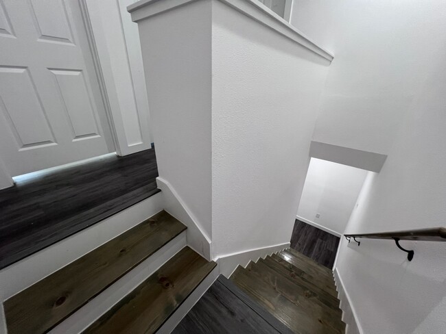 Building Photo - Updated 3-Bedroom Townhome for Rent in Eas...