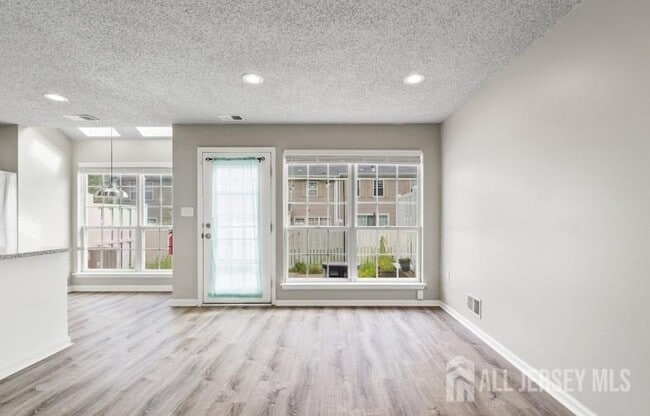 Building Photo - 5 Diaz Ct