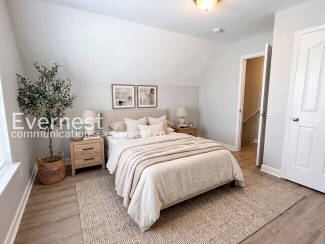Building Photo - 4 Bed, 3 Bath Single Family Home with Garage Parking / Pet-Friendly / Vouchers Accepted / Availab...