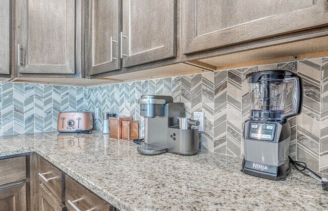 Building Photo - Eastside area for  Short or Long Term Rental(Completely Furnished) Beautiful 4 bed/2.5 baths