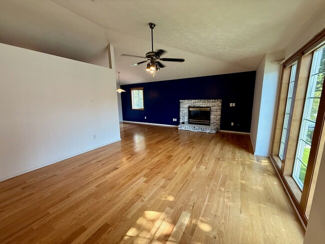 Building Photo - Remodeled 4 Bed 3 Bath Indian Trail Home w...
