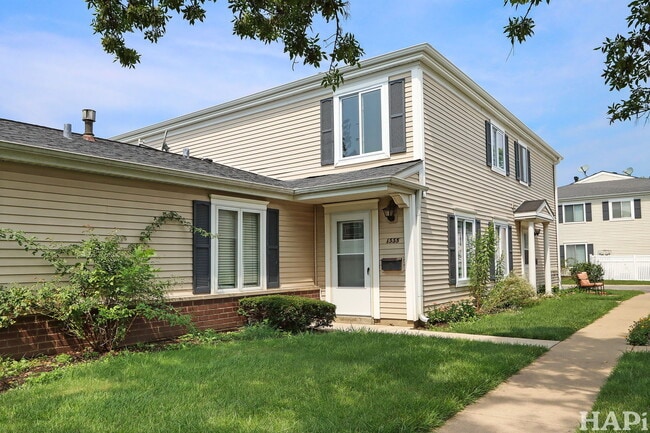 Building Photo - 1335 Cove Dr