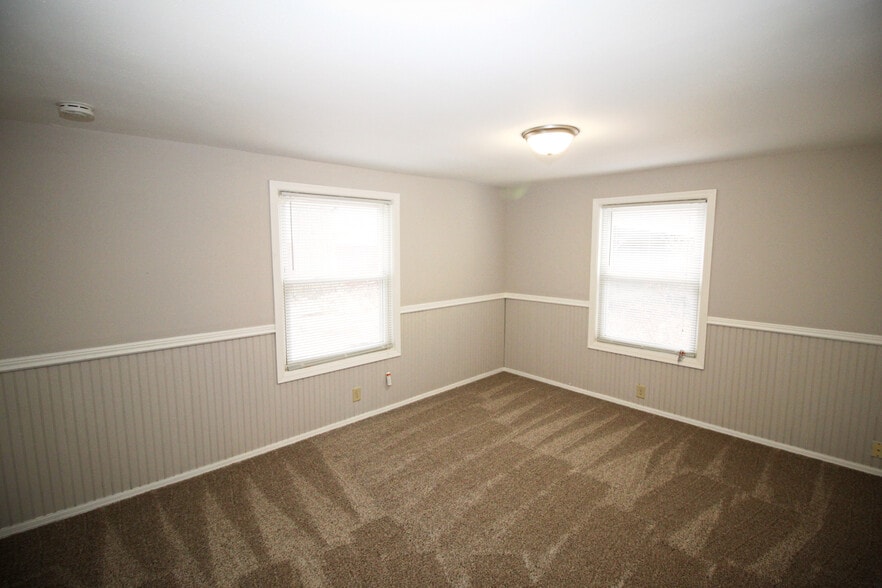 Building Photo - 1817 Spohn Ave