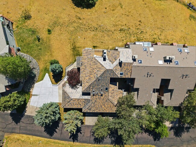 Building Photo - 680 Ridgeside Dr
