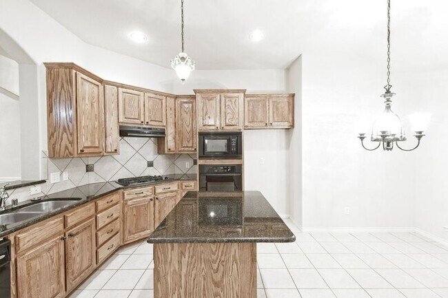 Building Photo - 5925 Silver Buckle Dr