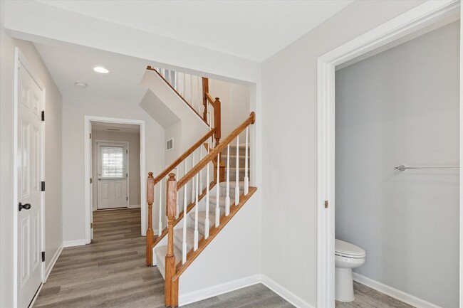 Building Photo - Newly Renovated 3 Bed 2.5 Bath Townhome in...