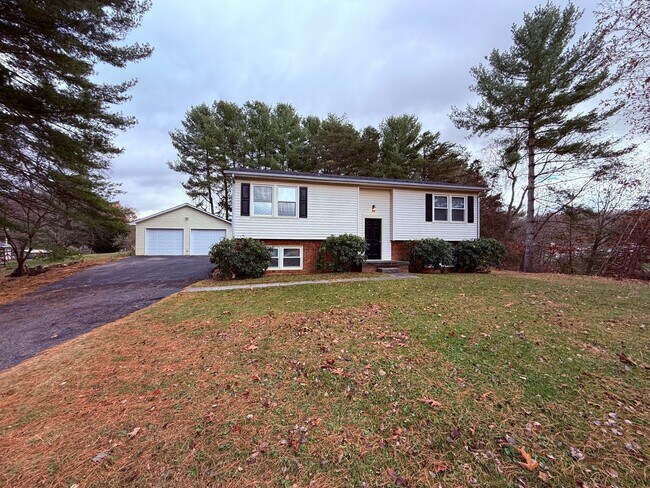 Building Photo - 120 Flagg Ct