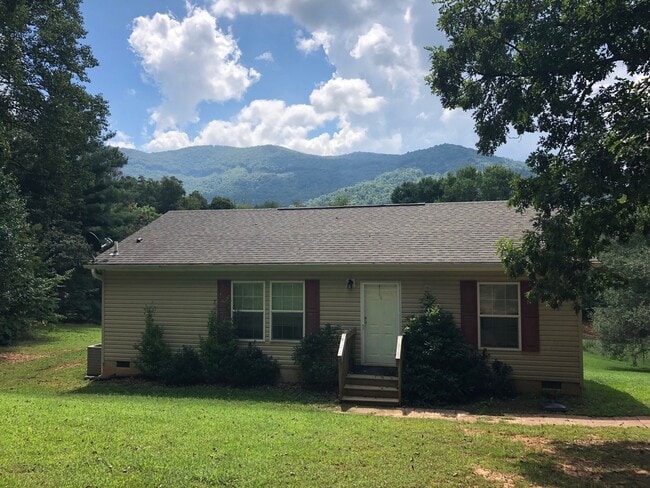 Building Photo - Great Swannanoa Cottage
