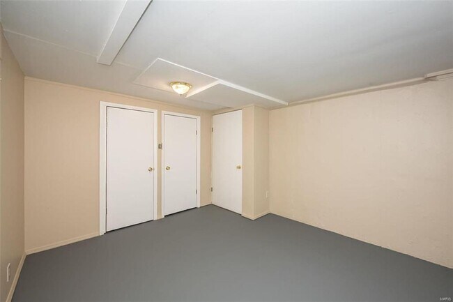 Building Photo - 1424 Golden Dr