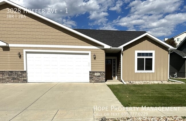 Primary Photo - 3028 Hoefer Ave