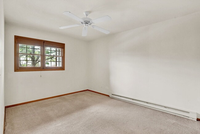 Building Photo - 330 Leah Ln