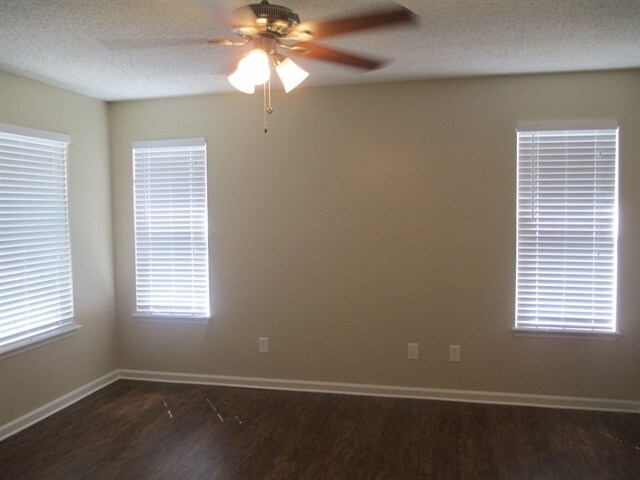 Building Photo - 14428 Woodfield Cir N
