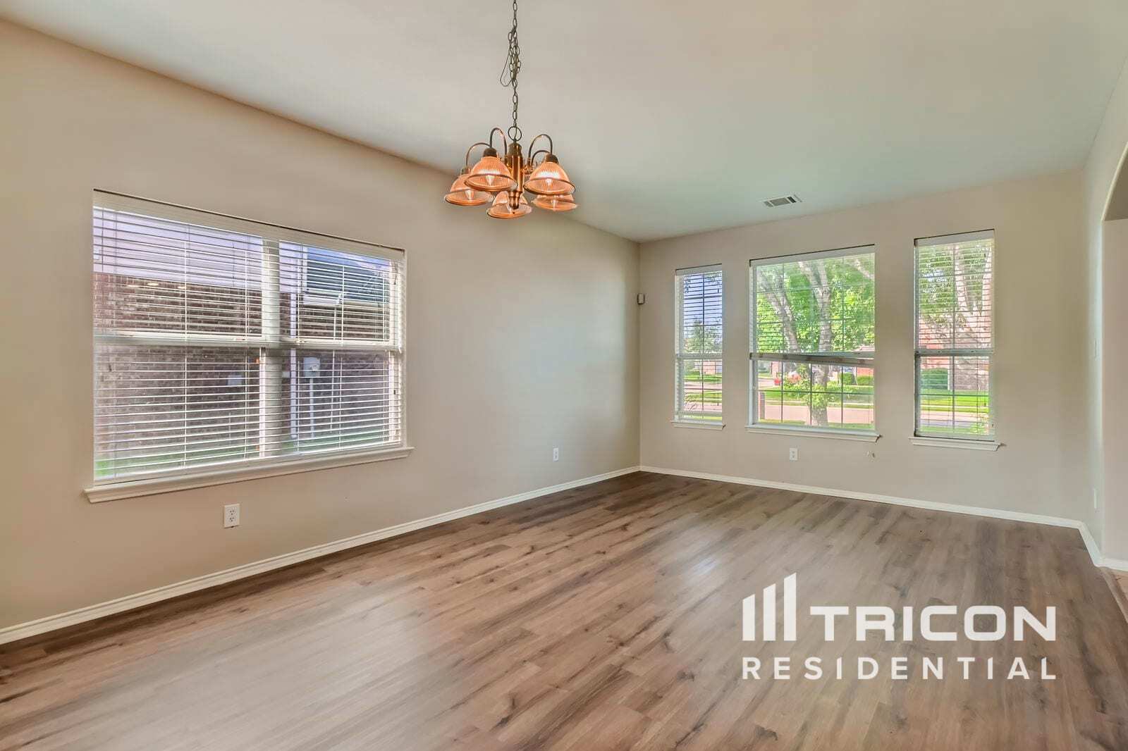 Building Photo - 5824 Somerton Dr