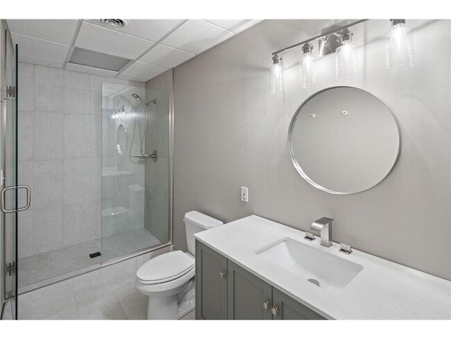 Building Photo - 517 River St