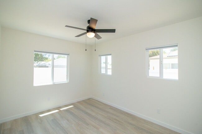Building Photo - Beautifully New Built 2 Bed/1 Bath Home In...
