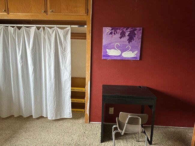 Building Photo - 3217 Knoll Way