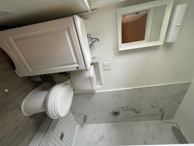 Building Photo - 156 Petrus Ave