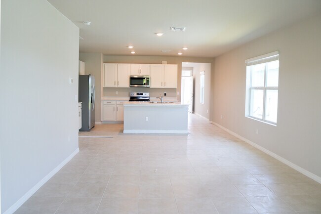 Building Photo - 2864 Coral Cir