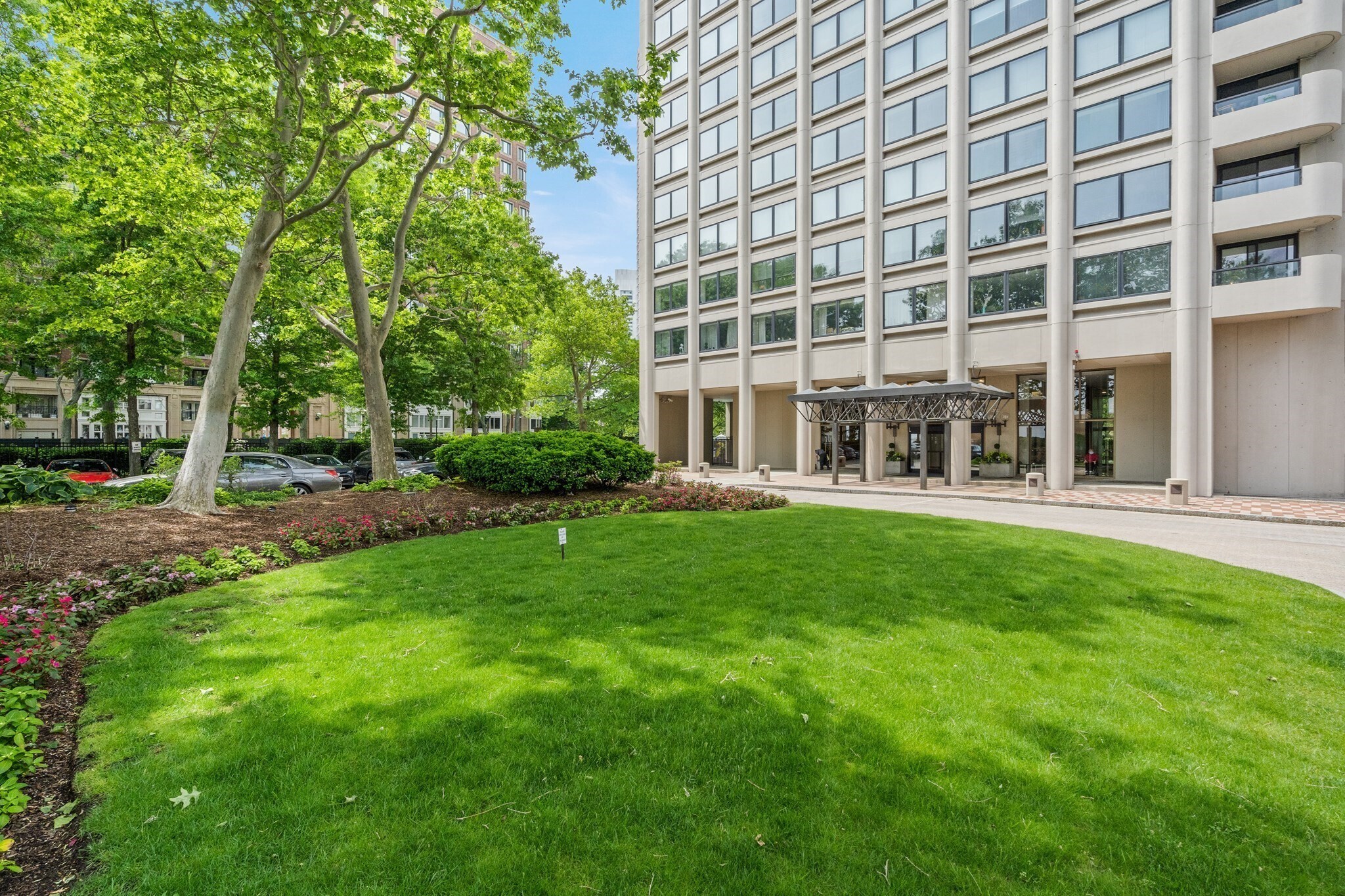 Building Photo - 65 E India Row