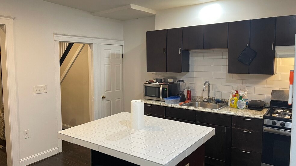 Building Photo - 3414 Ravenwood Ave