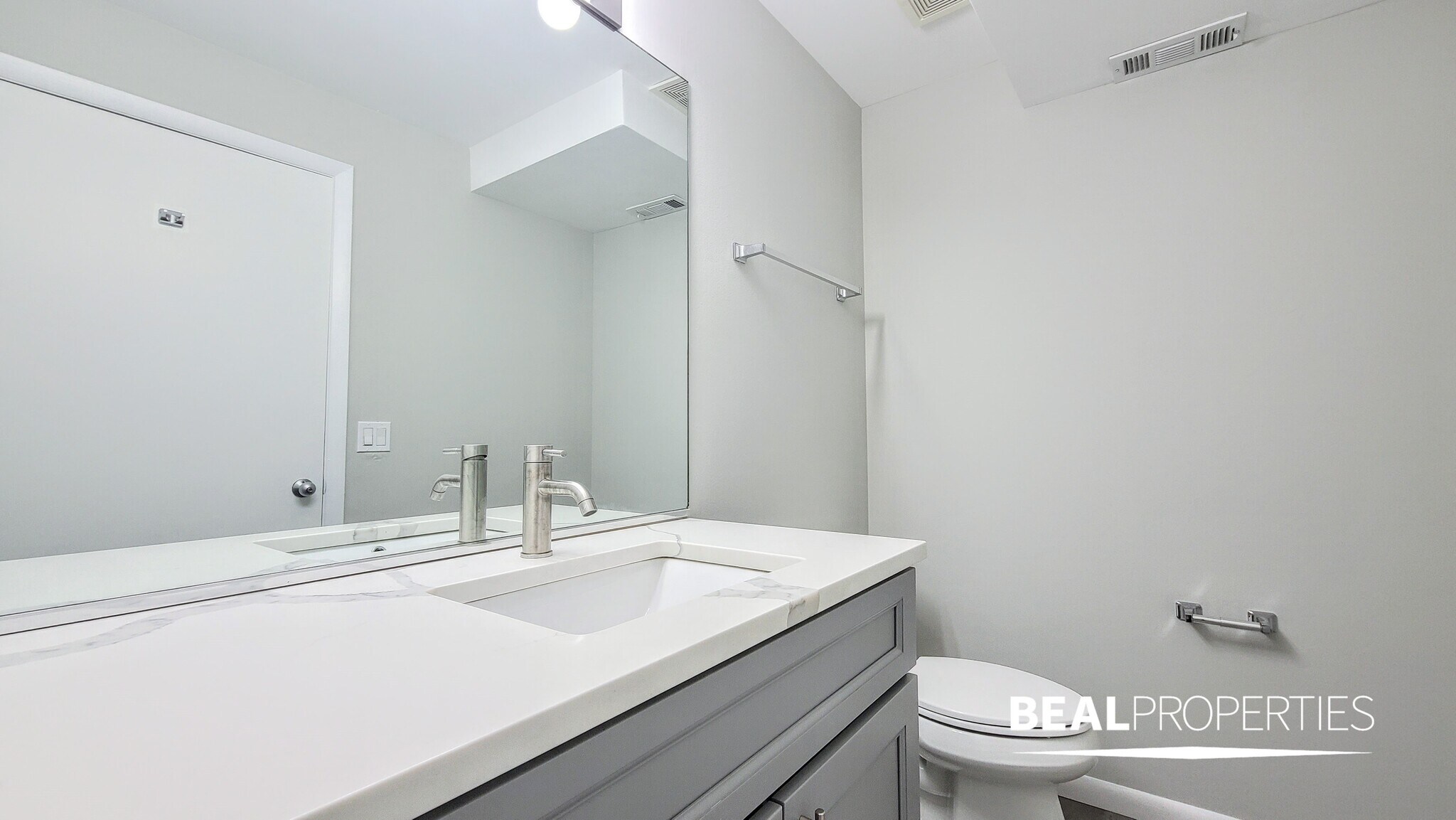 Building Photo - 2320 N Damen Ave