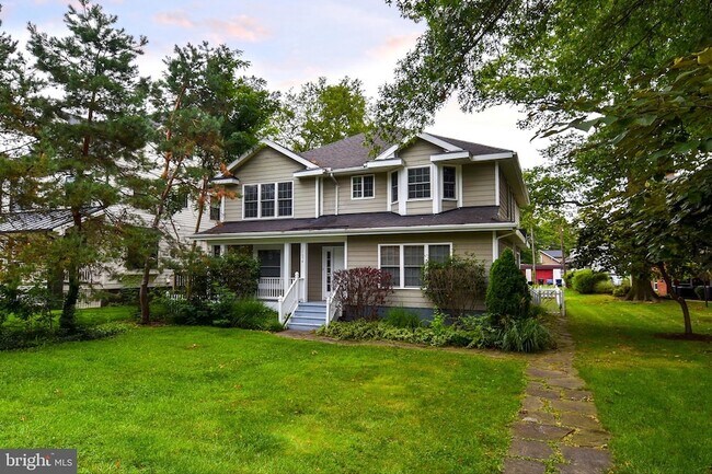 Building Photo - 1705 Commonwealth Ave