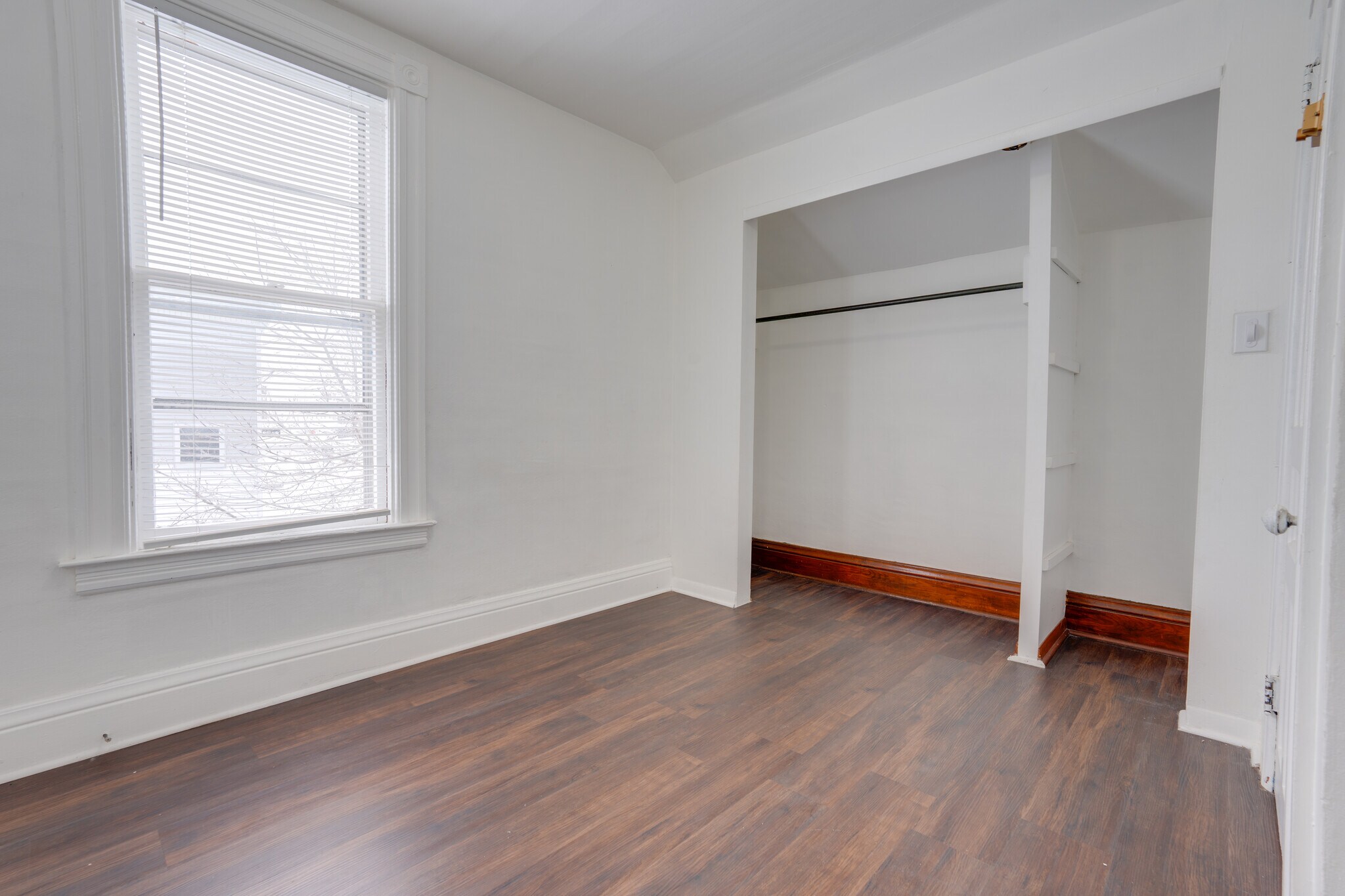 Building Photo - 1102 Sunset Ave