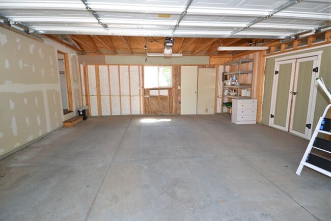 Building Photo - Charming 3BR/2BA Home with Spacious Backyard – Available June 1st!