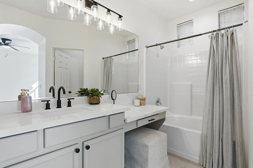 Building Photo - 5185 S Eileen Dr