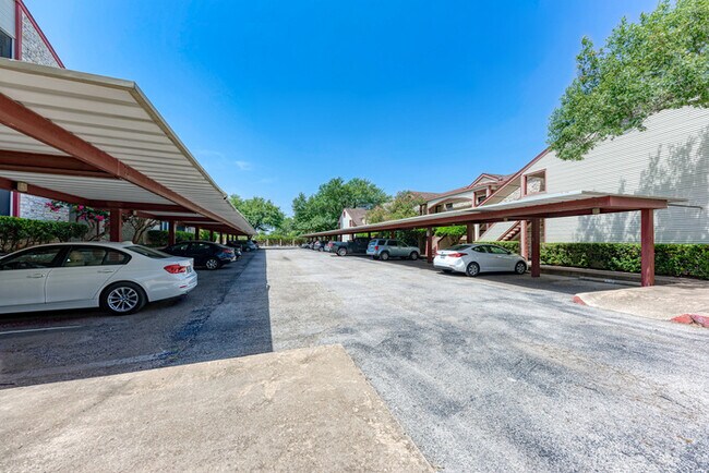 Building Photo - 1510 W N Loop Blvd