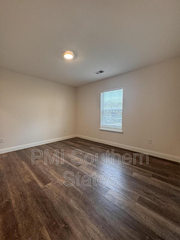 Building Photo - 200 Clarus Crk Way