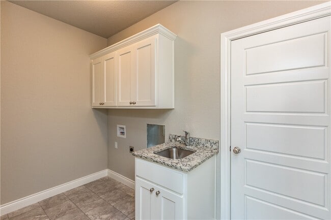 Building Photo - 1511 Abbey Ln