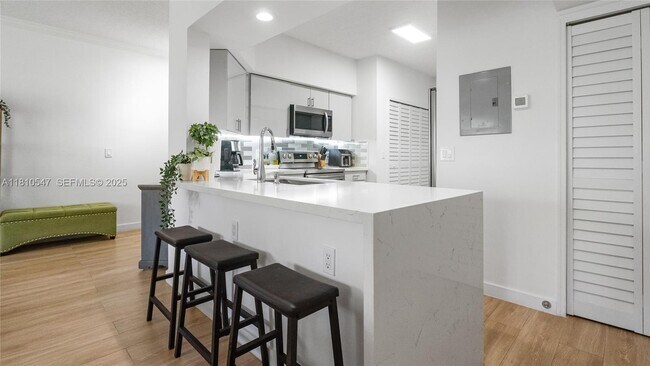 Building Photo - 3245 NE 184th St