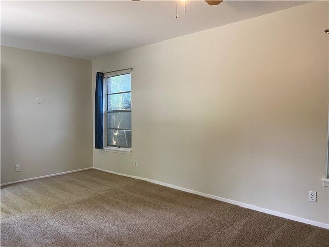 Building Photo - 1616 Glencrest Dr
