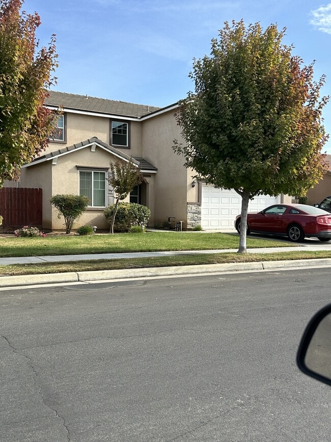 Building Photo - 864 Pinewood Ave