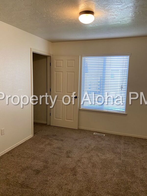 Building Photo - 1029 W Pine Ave