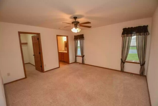 Building Photo - 502 Commander Ct
