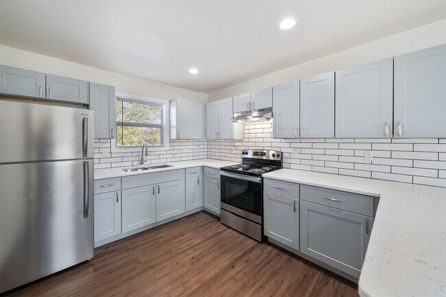 Building Photo - 6403 Sloan St