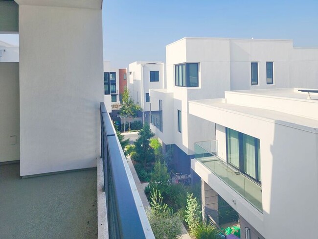 Building Photo - 16332 Dawn Wy