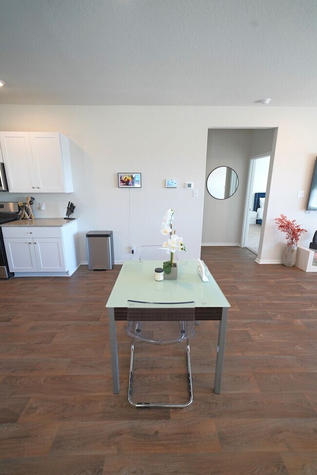 Building Photo - Like-New Home in Applewood Neighborhood. Realtor Commission: $600