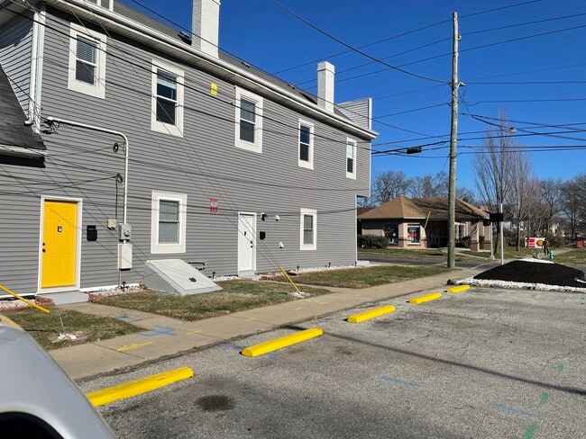 Building Photo - 1238 S State Ave