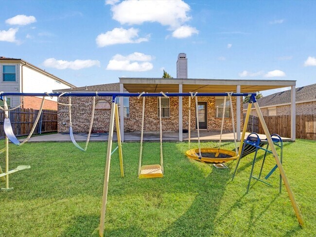 Building Photo - 548 Linacre Dr