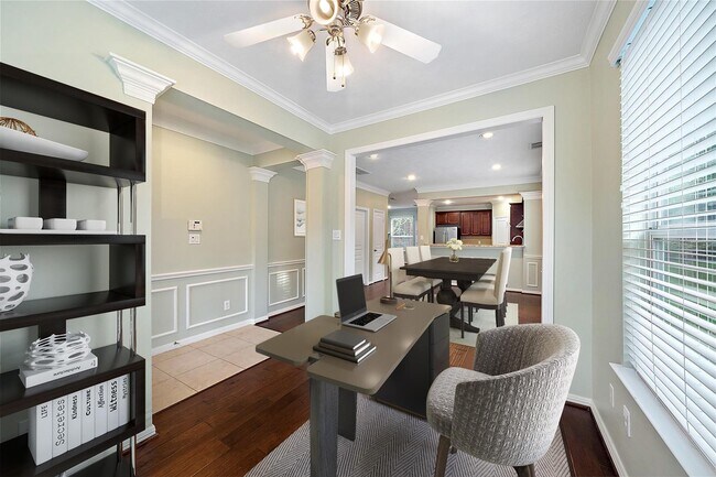 Building Photo - 2626 Couch St